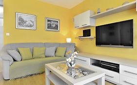 Cozy Beach Apartment Split